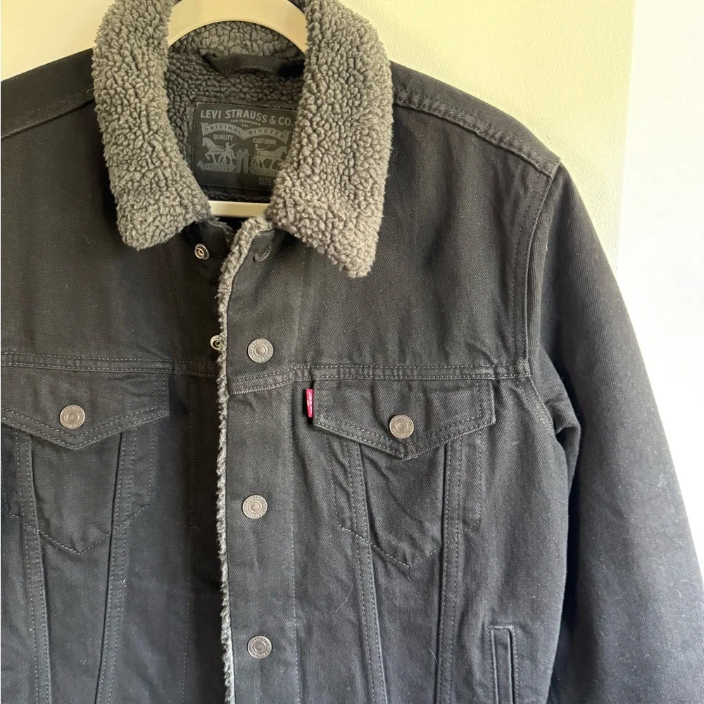 Levi's Women’s Black Denim Jacket - Picture 2 of 4
